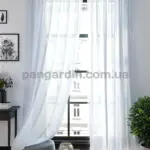 Шифон для тюли в различных цветах, использованный для создания легких штор.