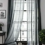 Элегантная черная шифоновая тюль, добавляющая стиль и глубину в интерьер.