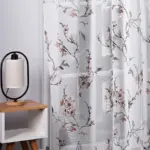 Тюль лен на окне в спальне, с темными портьерами