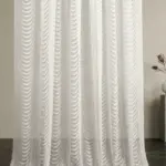 тюль с рисунком волны на окне