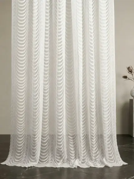 тюль с рисунком волны на окне